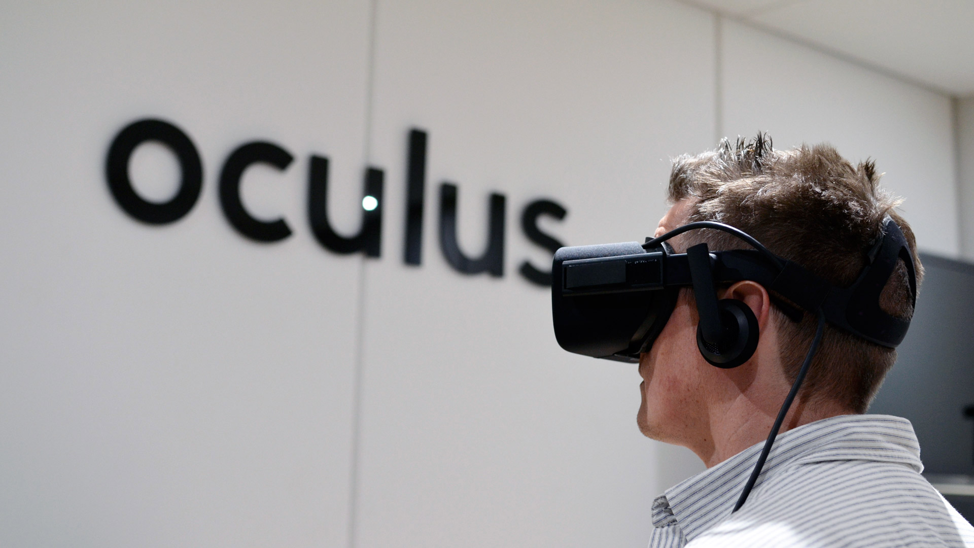 oculus-logo-with-rift